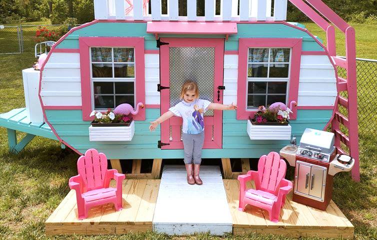 Cette maisonnette Happy Camper est adorable et mes enfants en ont besoin