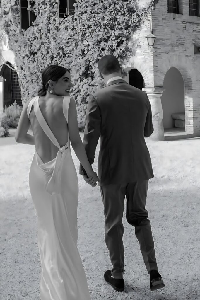 robe de mariée moderne et élégante dos nu