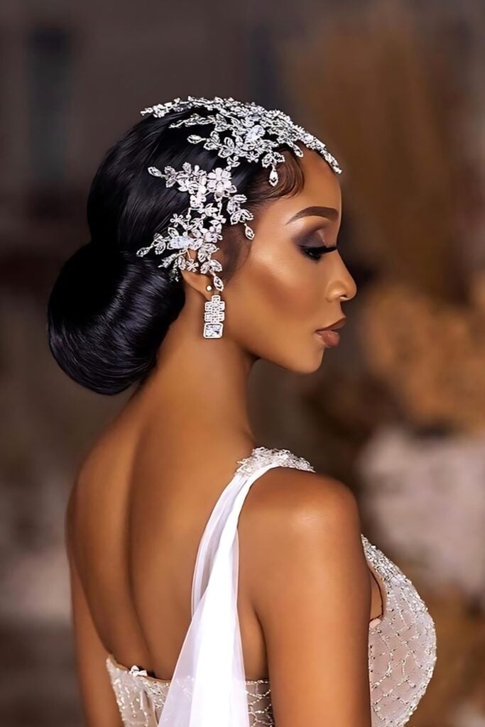Coiffe de mariage glamour en cristal