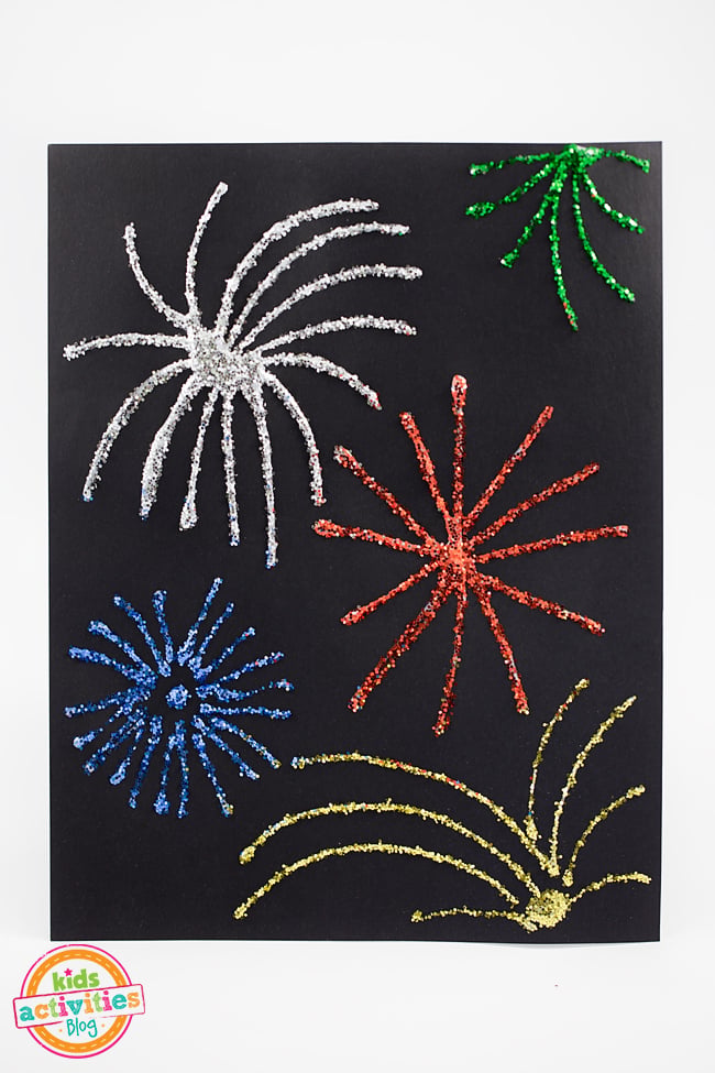 Projet artistique de feu d'artifice pour les enfants