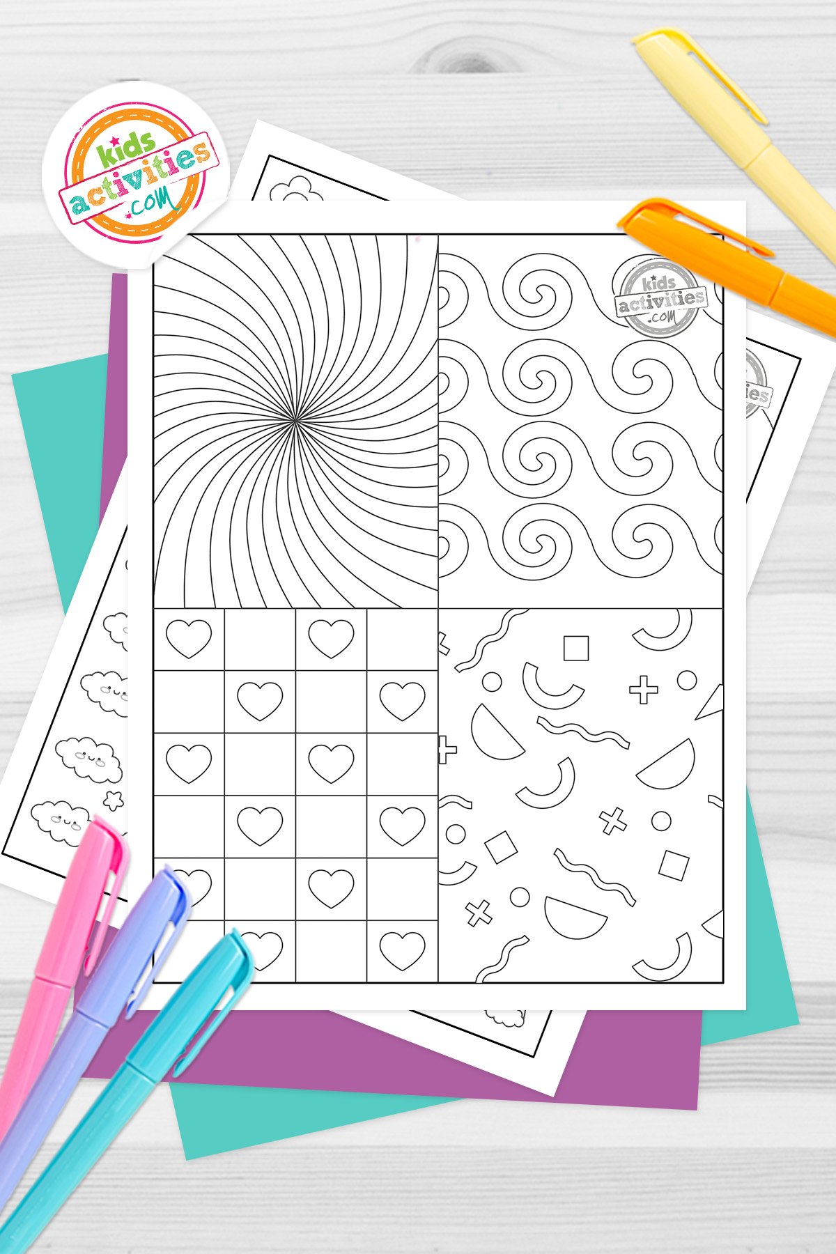 Motifs imprimés en noir et blanc pour dessiner des imprimables à utiliser comme source d'inspiration pour des croquis sur des feuilles bleu-vert et violet avec des marqueurs assortis sur un fond gris foncé.  version pdf imprimée du blog d'activités pour enfants. 
