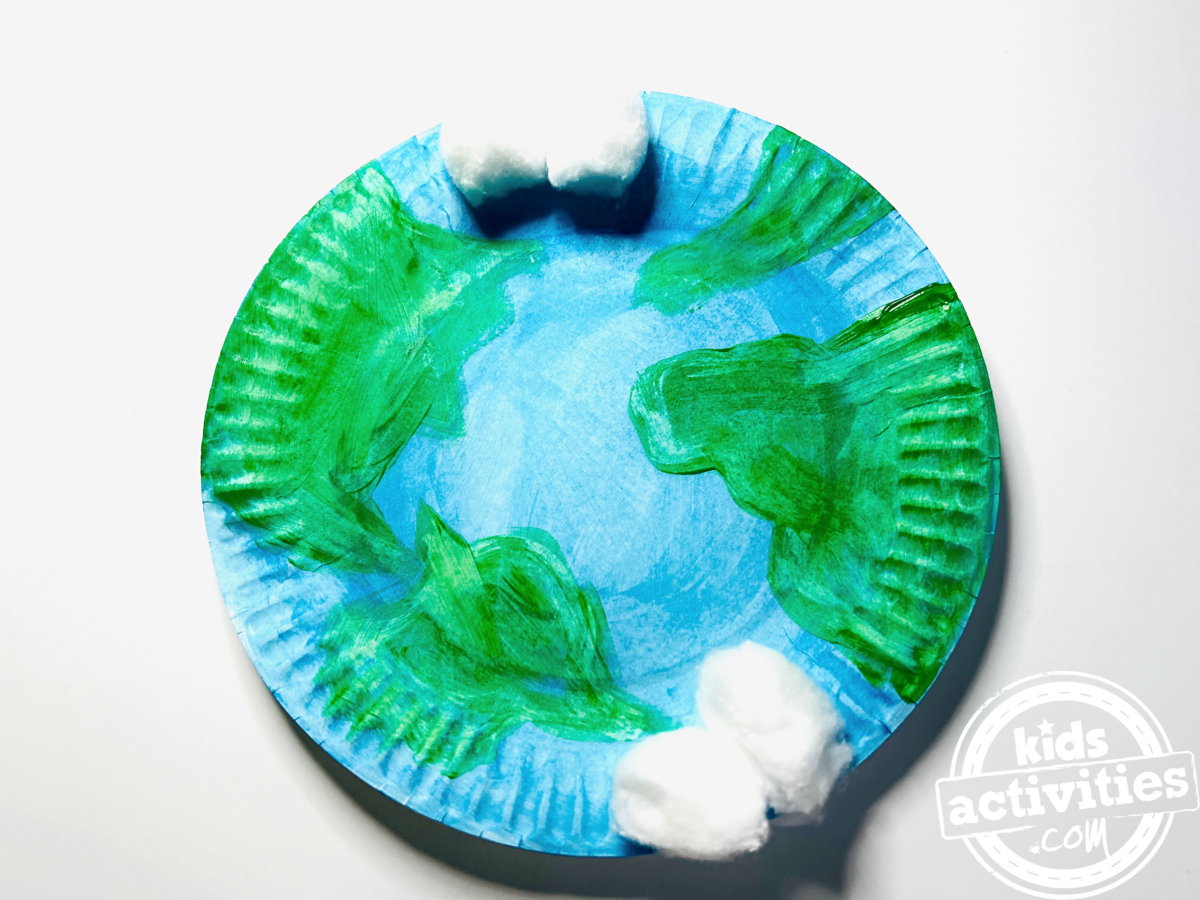 bricolage terminé - bricolage avec une assiette en papier de la Terre - blog d'activités pour enfants avec une assiette en papier de la Terre terminée