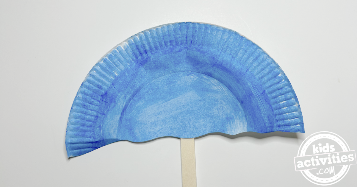 Bricolage facile et rapide avec une assiette en carton pour les enfants d'âge préscolaire