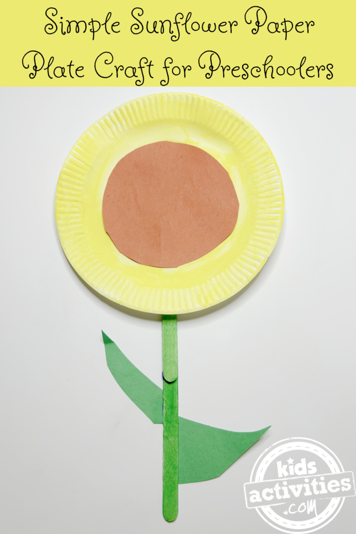 Bricolage avec une assiette en papier à partir de tournesols