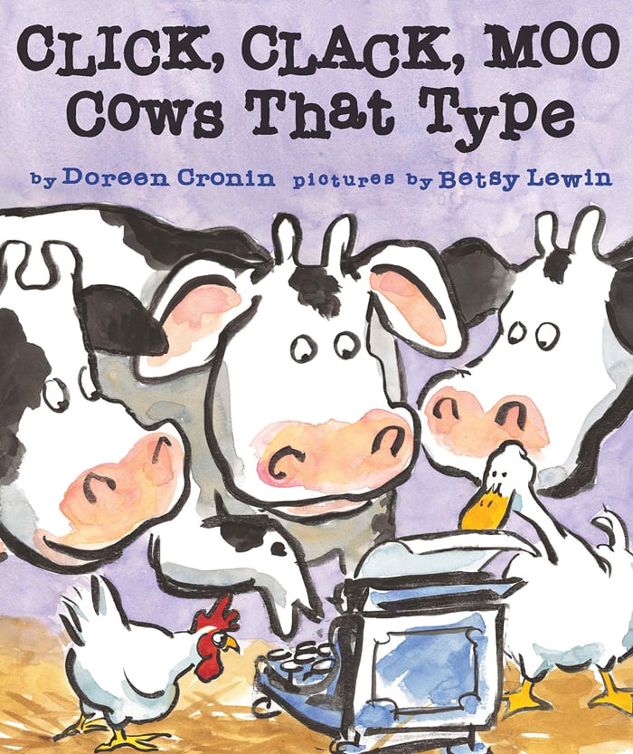 histoire d'animaux pour enfants - L'image montre un fond violet et 3 vaches noires et blanches, un poulet blanc et un canard blanc regardant une machine à écrire d'Amazon.