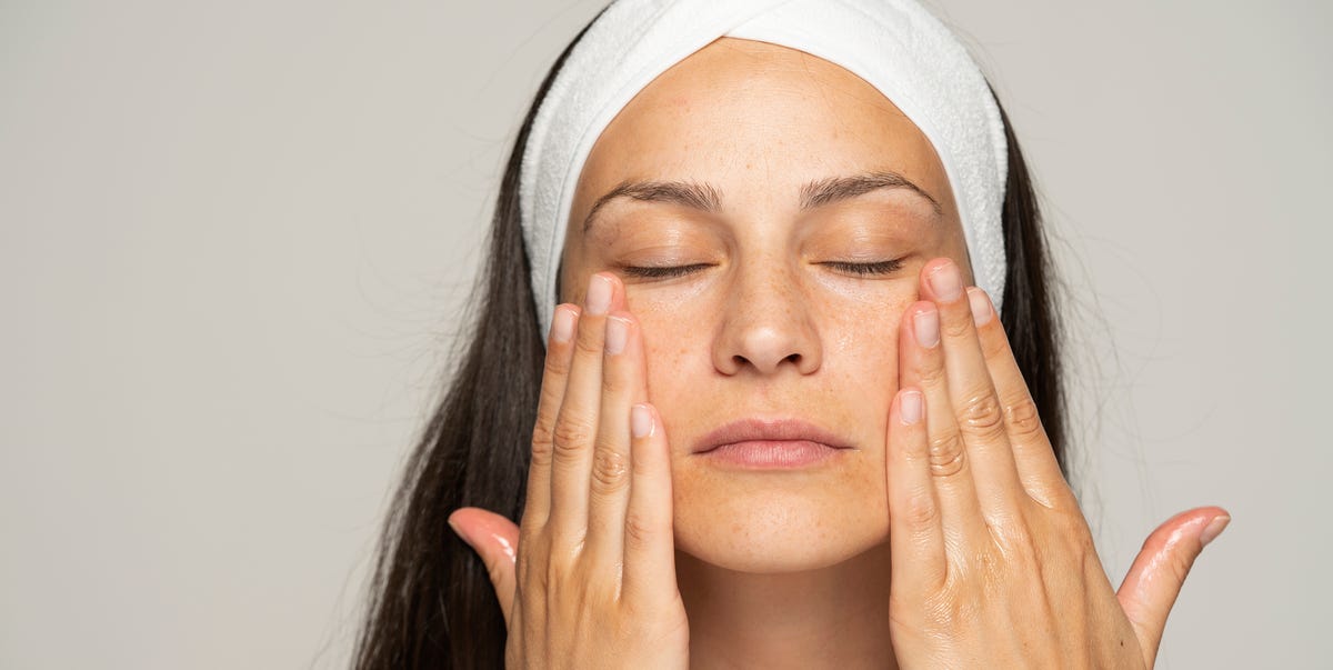 Tous les avantages du massage facial - plus, comment les experts disent que vous pouvez le faire à la maison