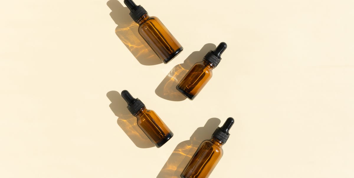 Comment utiliser l'huile d'arbre à thé pour obtenir des cheveux plus sains, selon les dermatologues