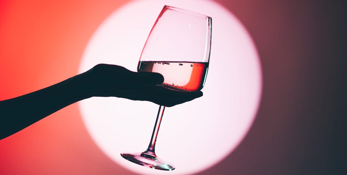 Voici comment les changements hormonaux peuvent affecter le métabolisme de l'alcool